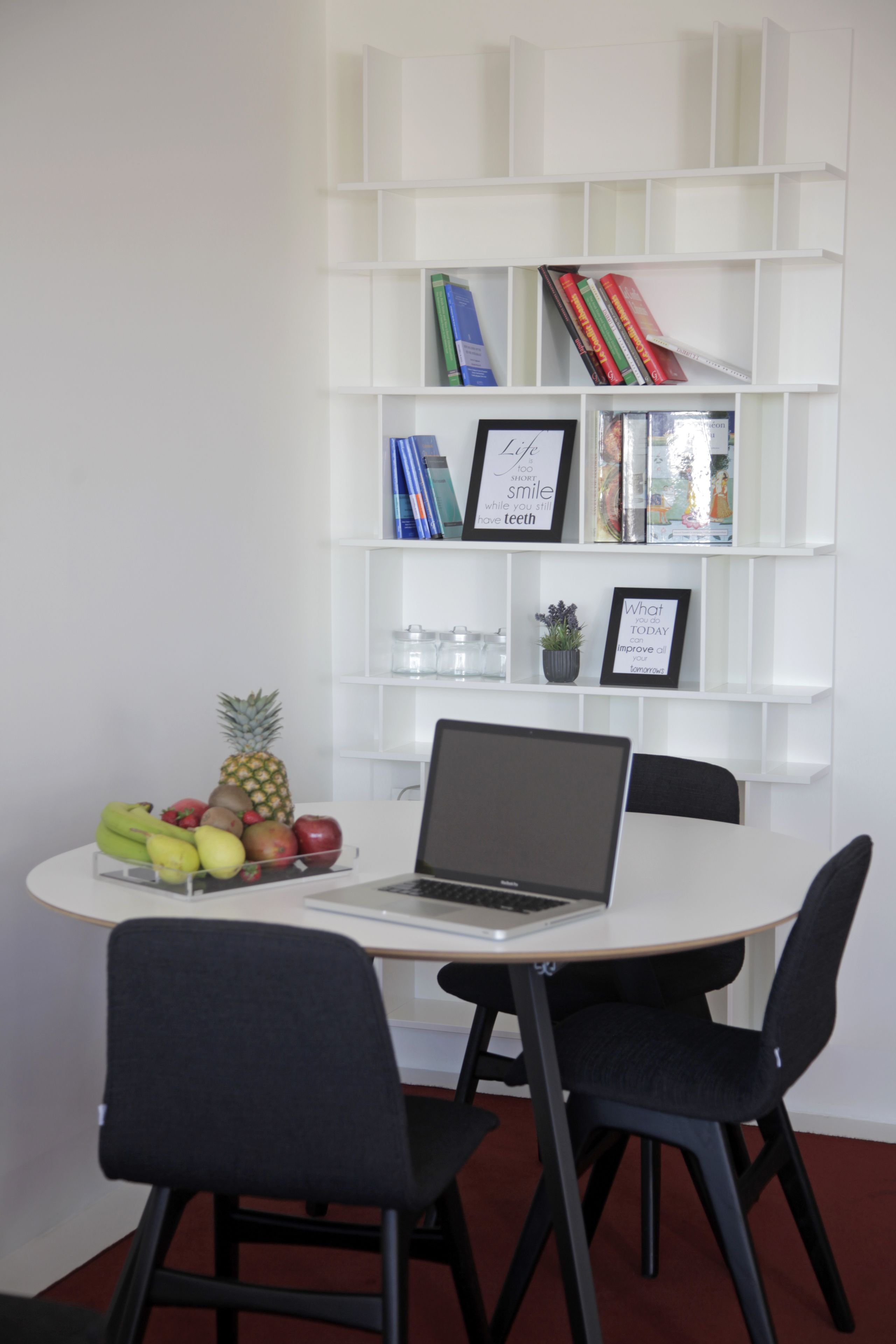 deluxe double room, city view | in-room dining