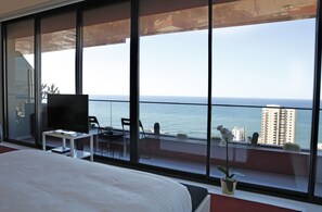 Junior-Suite, Meerblick, Meerseite | Minibar, Zimmersafe, Schreibtisch, Verdunkelungsvorhänge