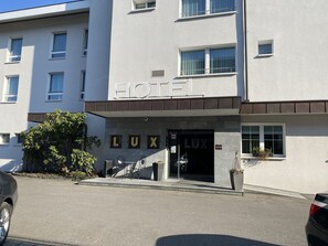 숙박 시설 정면