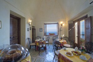 Free daily buffet breakfast - L'Antico Borgo dei Limoni (Amalfi)