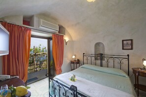 Standard Double Room | Minibar, in-room safe, desk, soundproofing - L'Antico Borgo dei Limoni (Amalfi)