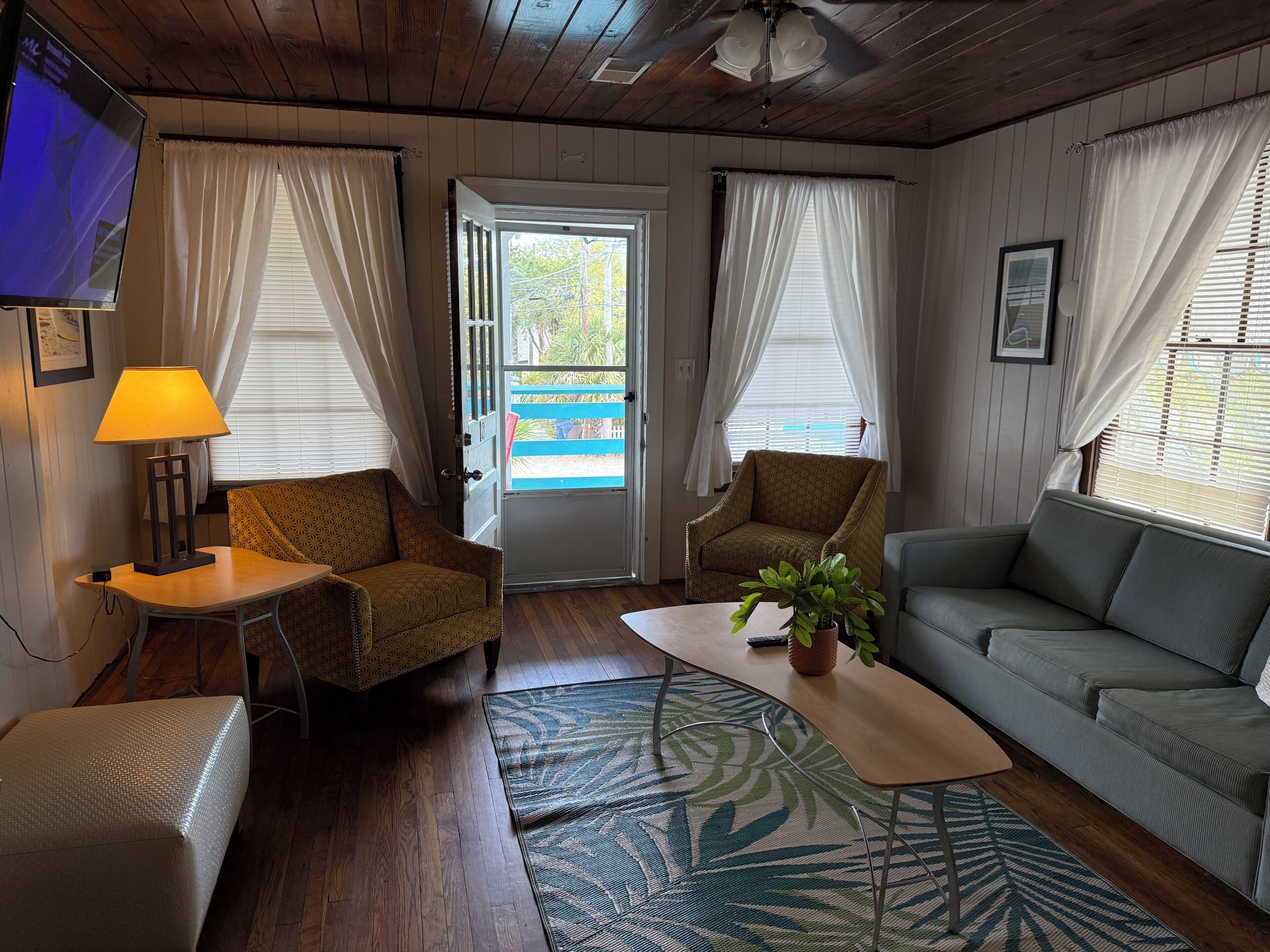 Apartment | Living area | 32-inch flat-screen TV with cable channels, TV