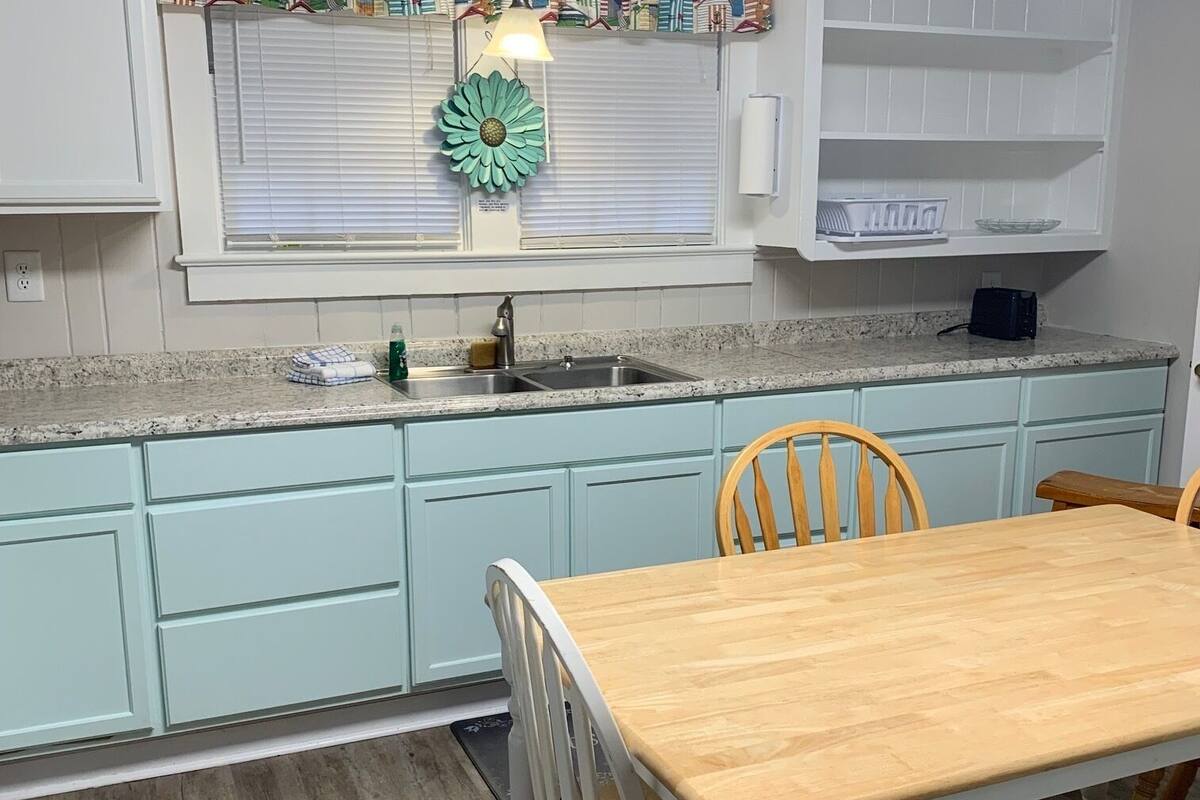 apartment | private kitchen | microwave, oven, stovetop, coffee/tea maker