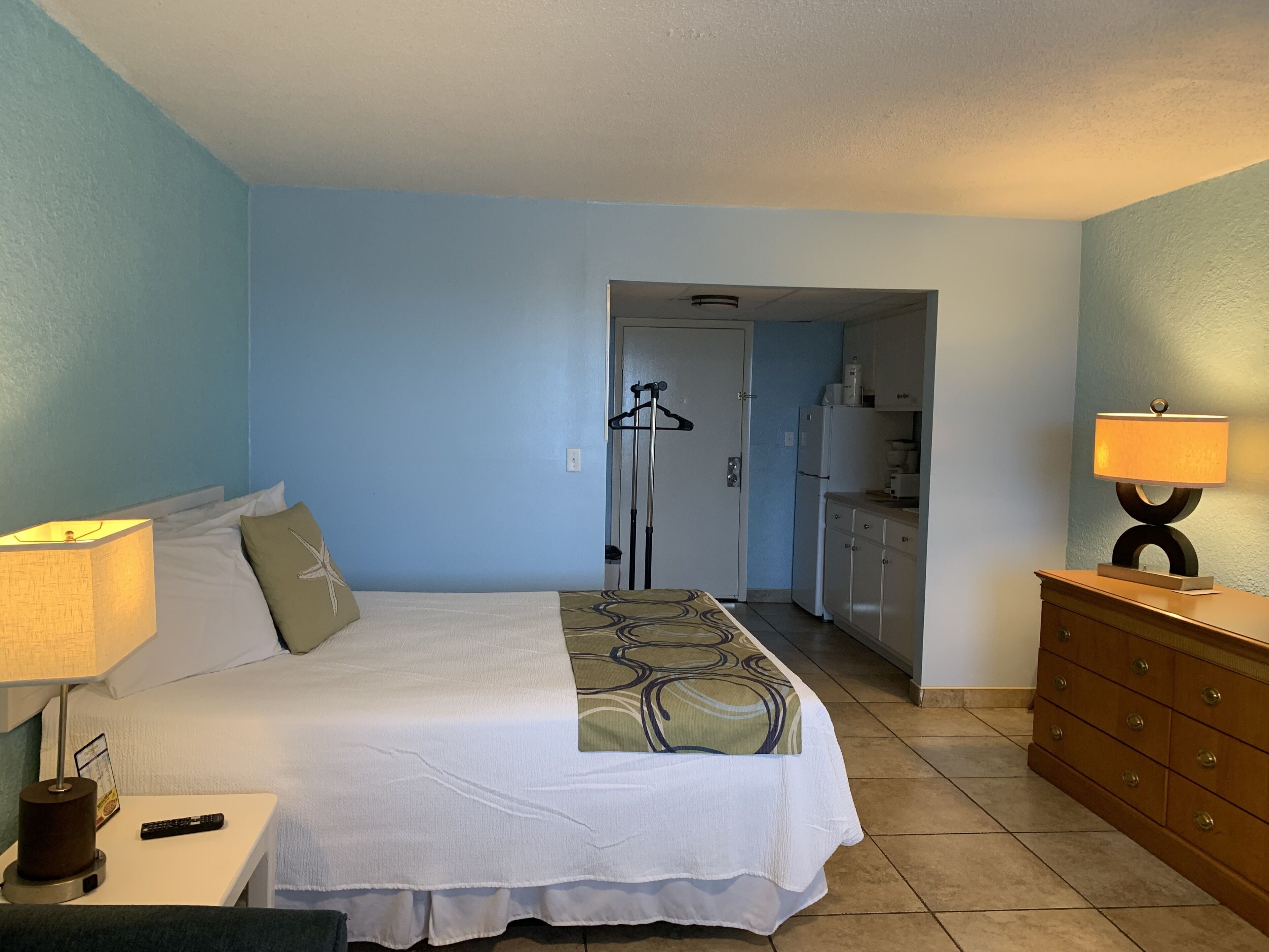 room, 1 queen bed, balcony, ocean view | 1 bedroom, individually decorated, individually furnished