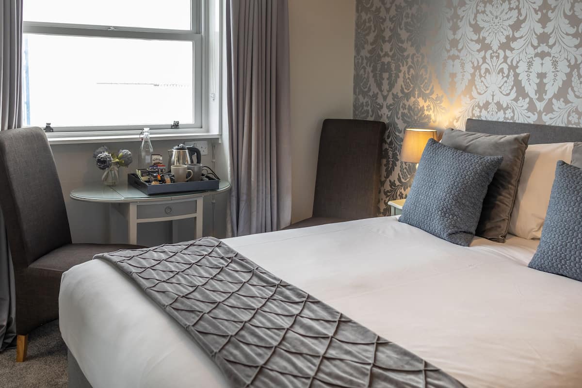 Superior Double Room, Ensuite, Sea View