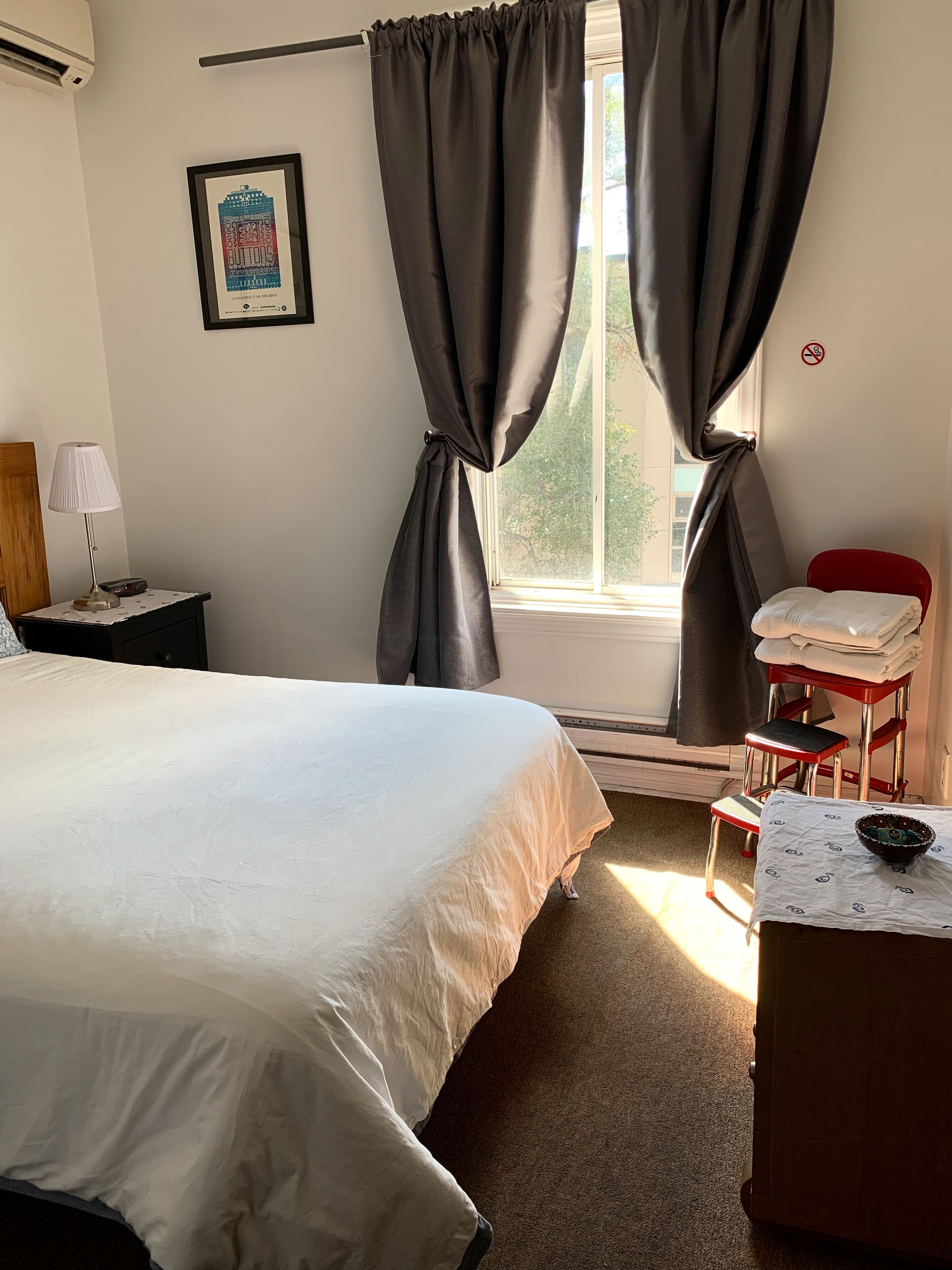 Economy Double Room, 1 Queen Bed, Non Smoking, Shared Bathroom