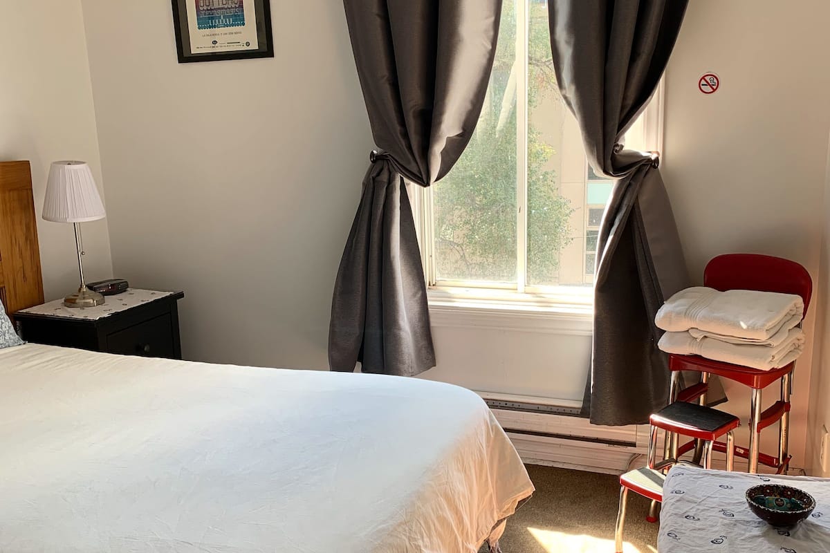 Economy Double Room, 1 Queen Bed, Non Smoking, Shared Bathroom | Blackout drapes, soundproofing, WiFi (free), individually decorated