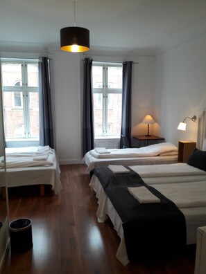 Family Room (5 Adults) | Bed sheets - Hotel Loeven (Copenhagen)