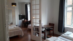 Family Room (Deluxe - 5 Adults) | Bed sheets - Hotel Loeven (Copenhagen)