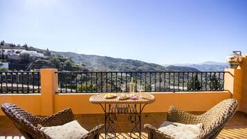 Apartment, 3 Bedrooms, Terrace, Mountain View | Balcony