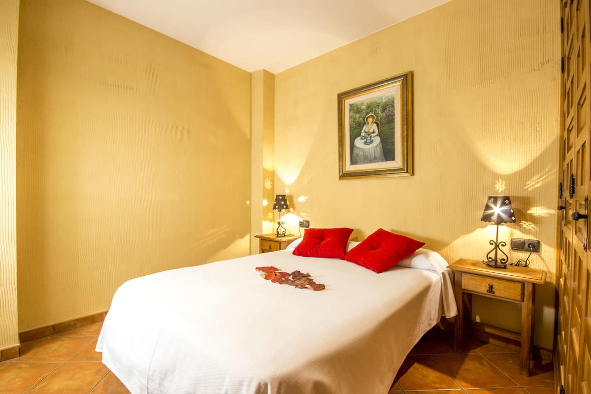 Apartamento, 2 habitaciones, terraza, vistas a la montaña | Escritorio, cortinas opacas, cunas (de pago) y camas supletorias