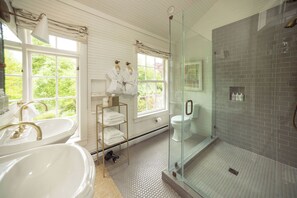 Room | Bathroom - The Clifton (Charlottesville)