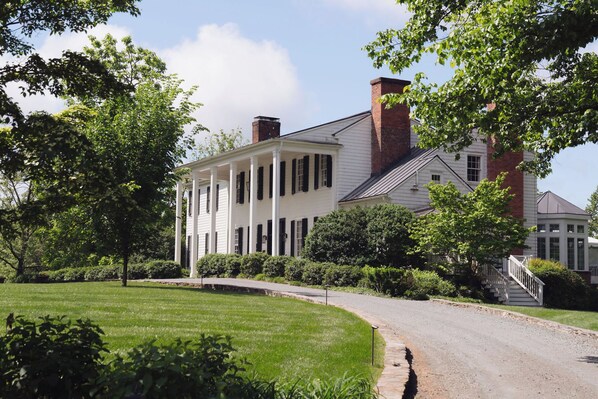Exterior - The Clifton (Charlottesville)