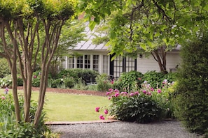 Exterior - The Clifton (Charlottesville)