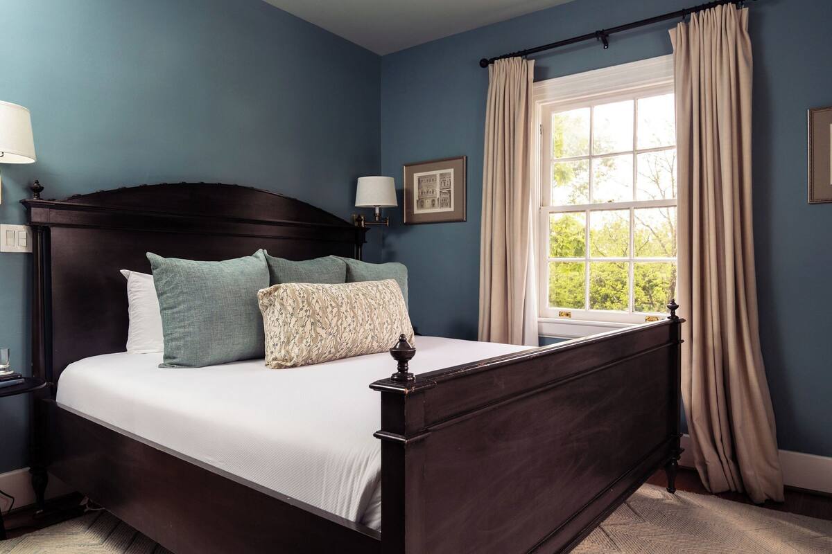 Manor House Suite | 高級寢具、舒適加層、書桌、熨斗/熨衣板