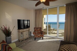 Luxury Condo, 2 Bedrooms | Living room