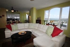Luxury Condo, 3 Bedrooms | Living room
