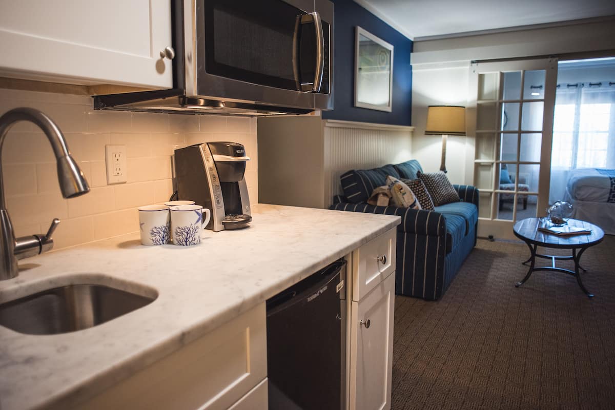 studio suite, 1 king bed, kitchenette | private kitchenette | mini-fridge