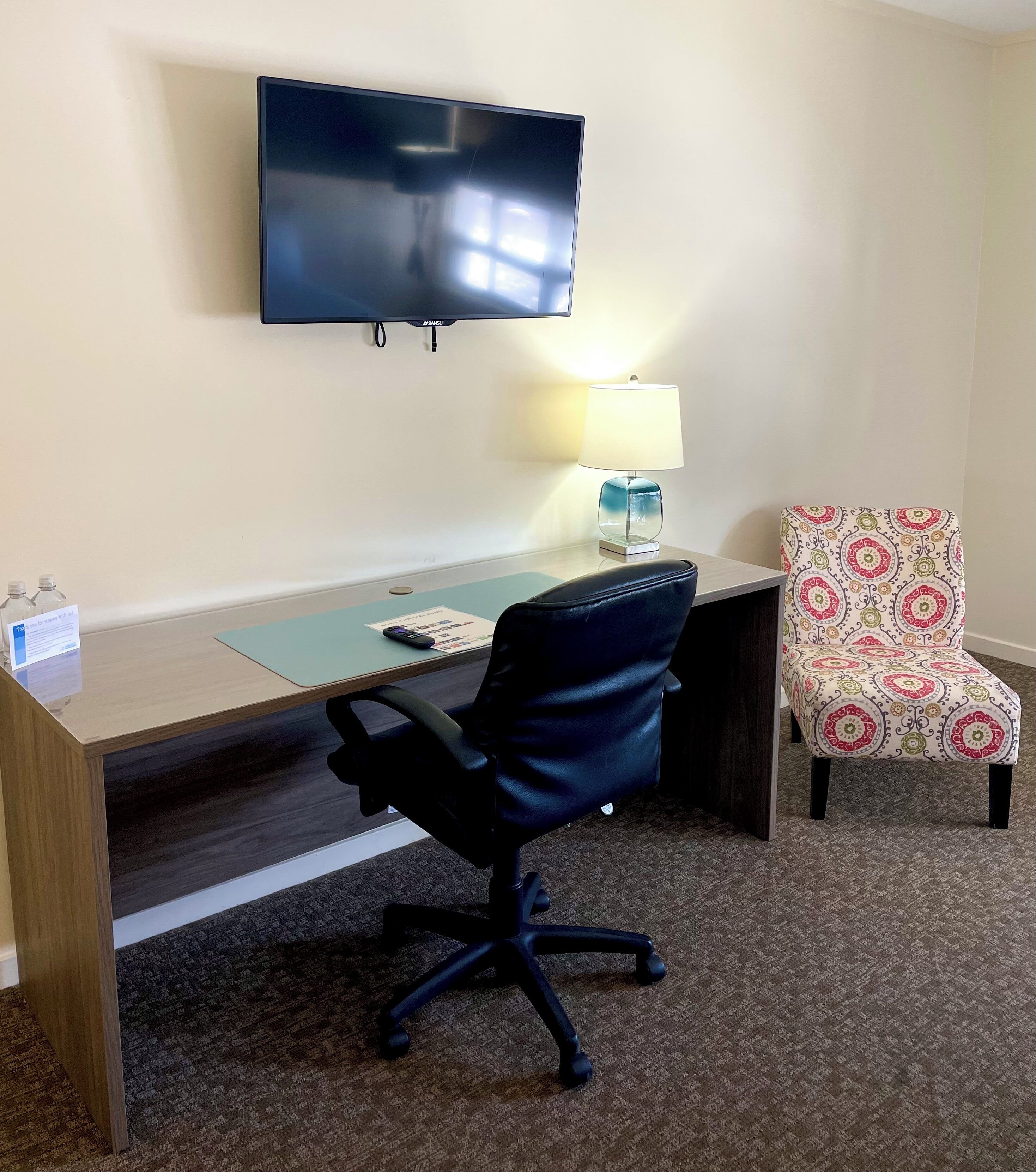 1 bedroom, premium bedding, desk, laptop workspace