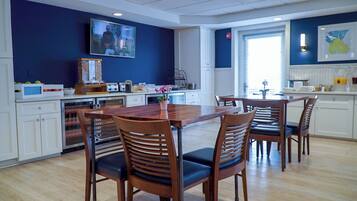 Dagelijks continentaal ontbijt inbegrepen