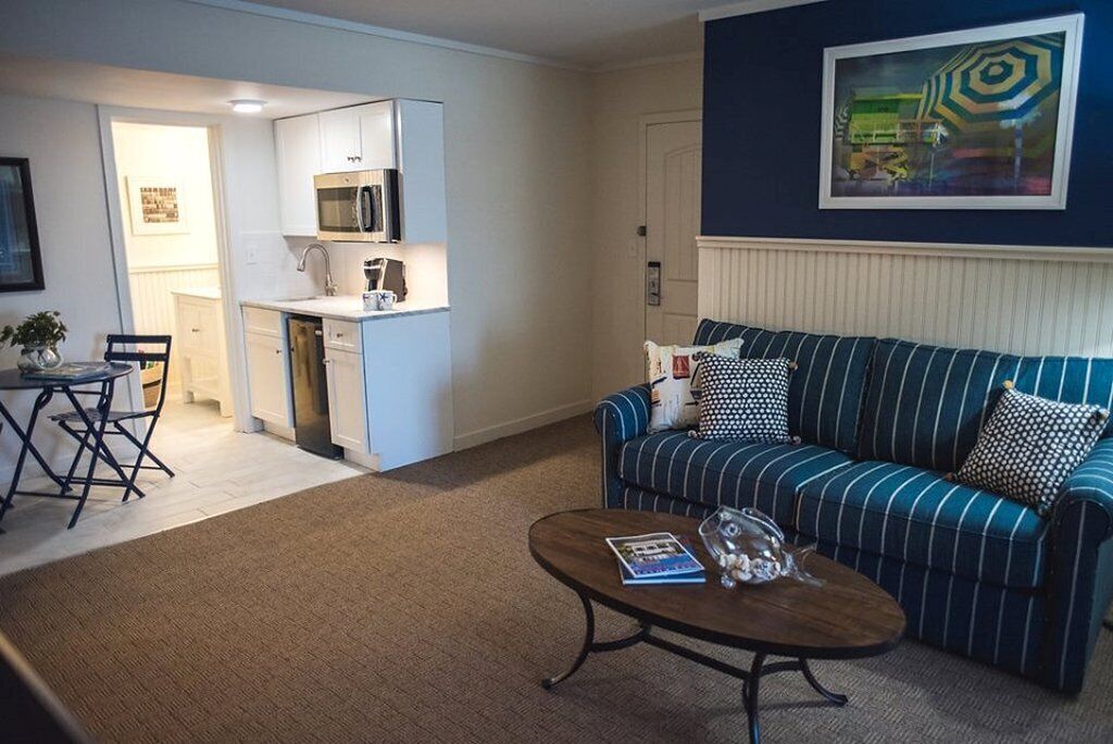 studio suite, 1 king bed, kitchenette | 1 bedroom, premium bedding, desk, laptop workspace