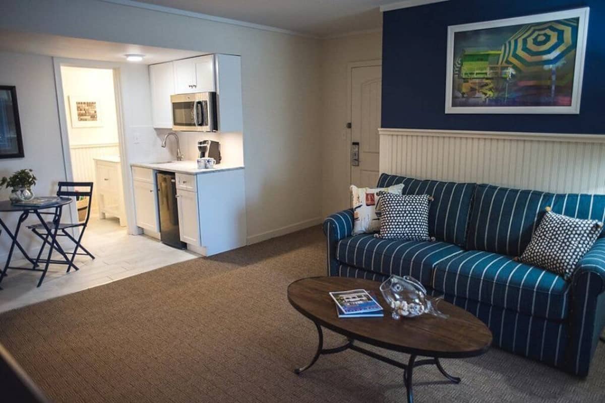 studio suite, 1 king bed, kitchenette | 1 bedroom, premium bedding, desk, laptop workspace