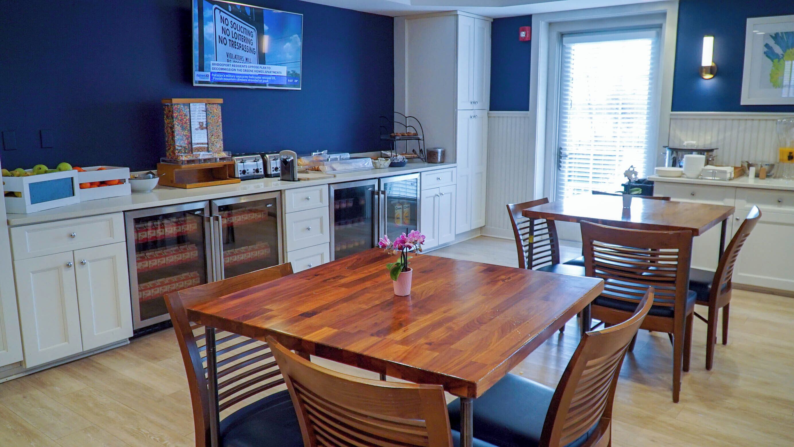 Free daily continental breakfast