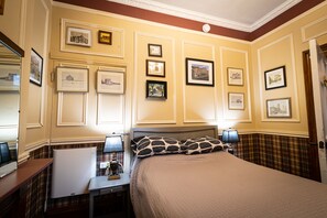 Basic Double Room, 1 Double Bed | Iron/ironing board, free WiFi, bed sheets