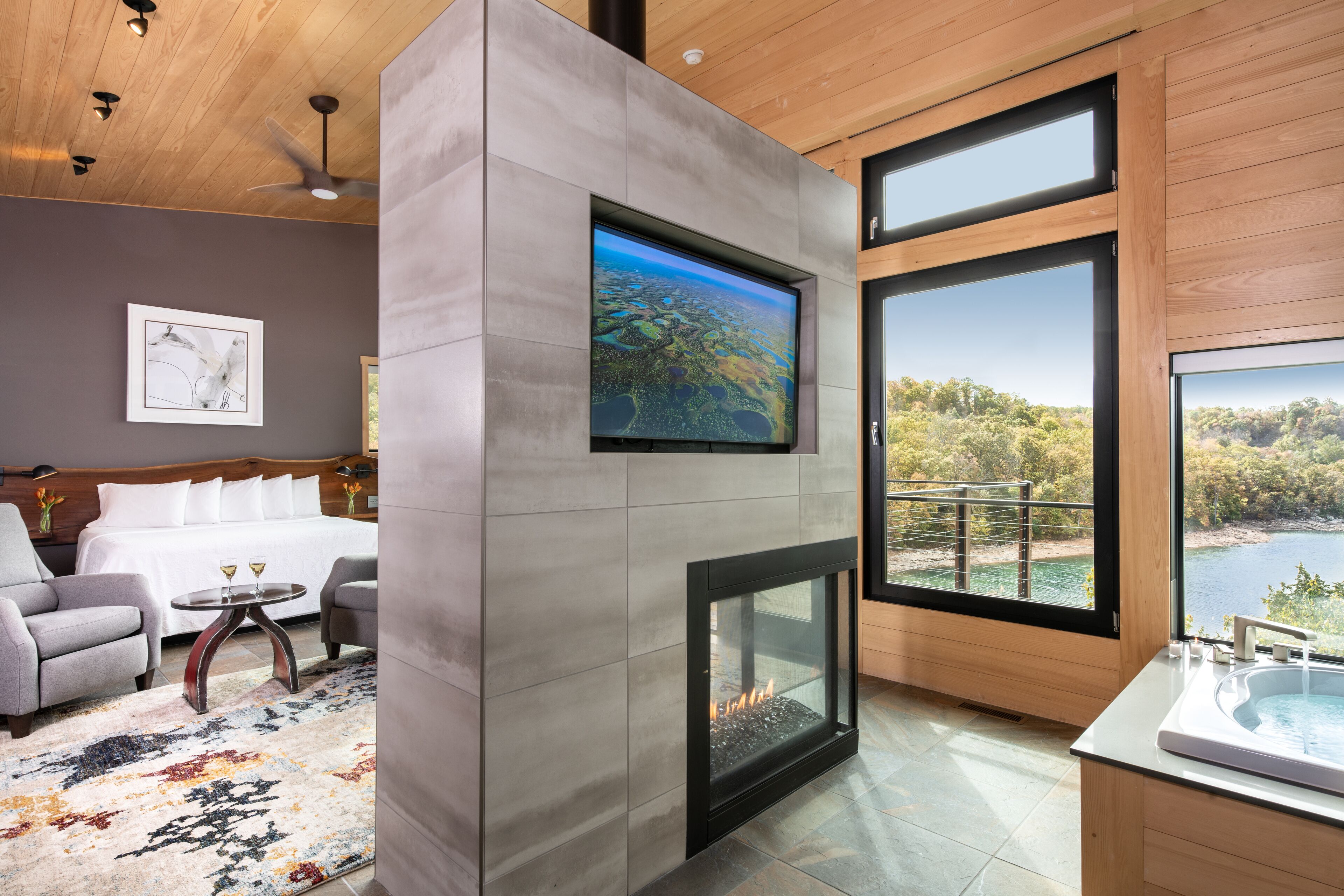 Sky Suite's - Premier Suite, 1 Bedroom, Sauna, Lake View | Room amenity