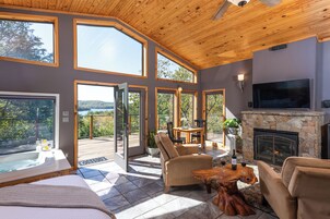 Cabaña romántica, vistas parciales al lago | Sábanas de algodón egipcio y ropa de cama de alta calidad