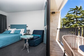 Minibar, in-room safe, desk, cribs/infant beds - Hotel Arupinum (Rovinj)