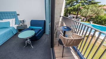 Minibar, Zimmersafe, Schreibtisch, Babybetten