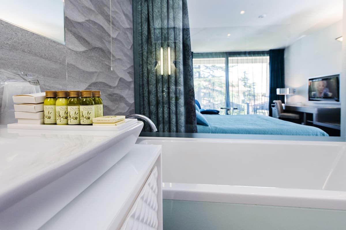 separate bathtub and shower, rainfall showerhead, designer toiletries