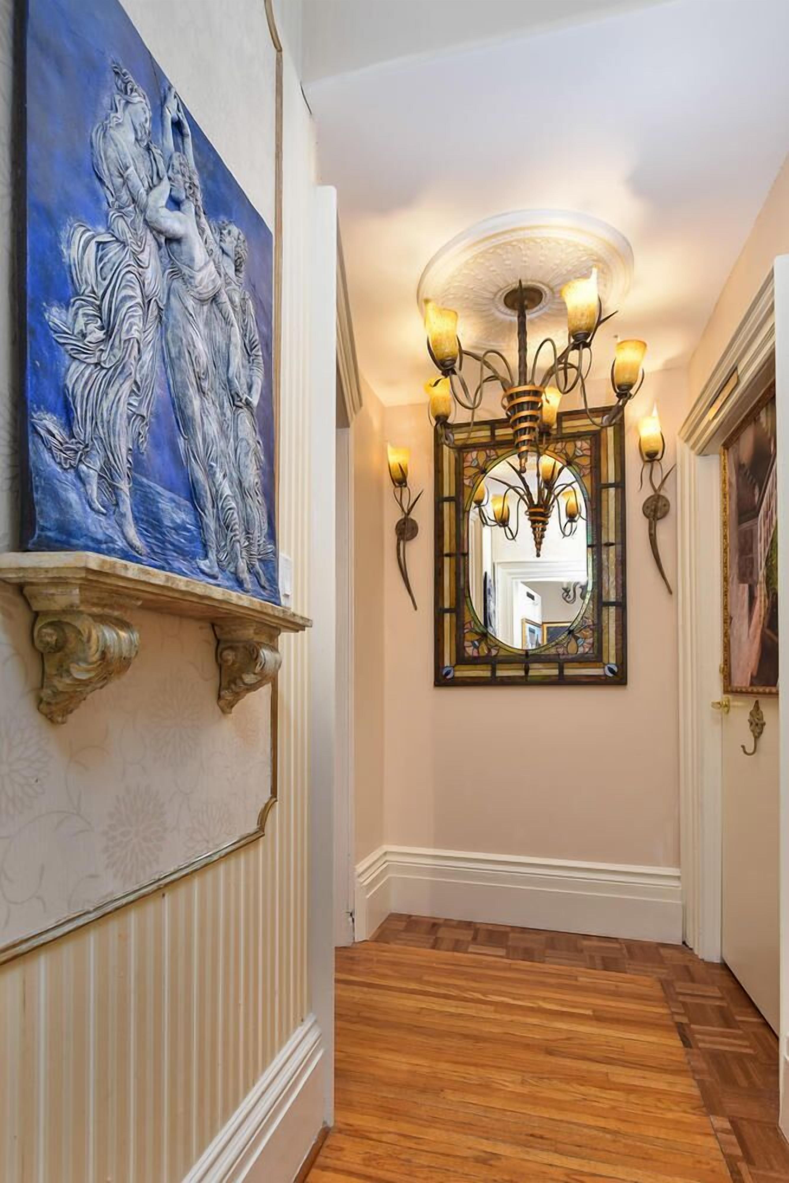 301: The Penthouse West : The Romeo & Juliet Suite | Hallway