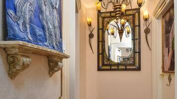 301: The Penthouse West : The Romeo & Juliet Suite | Hallway