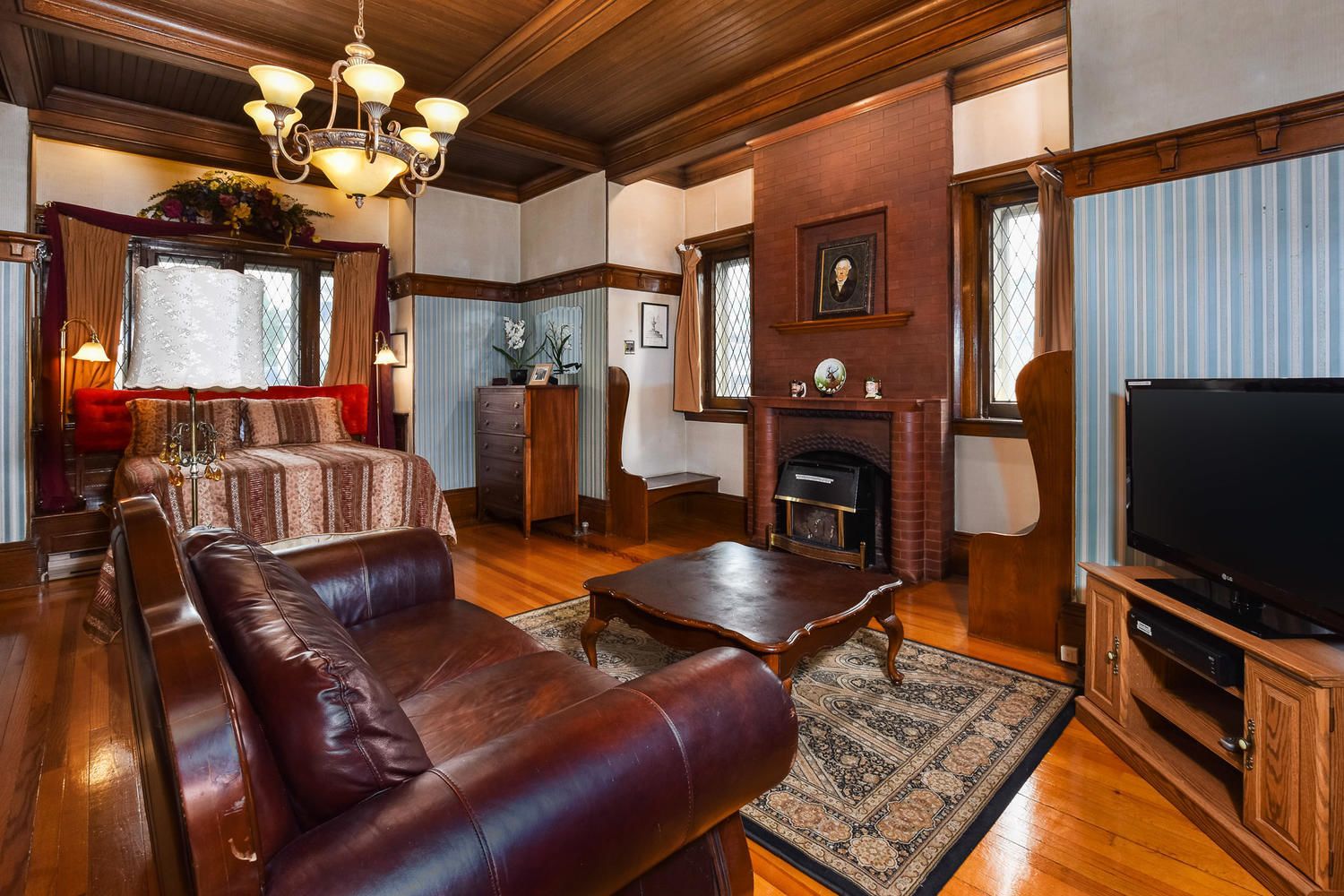 101 : The Judges Chambers | Living area | 50-inch LED TV with digital channels, TV