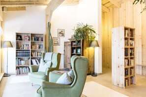 Library - Berghotel Jochgrimm - Your hoome in the Dolomites (Aldino)