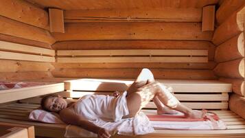 Een sauna, een bubbelbad, een stoombad, een Turks bad/hammam