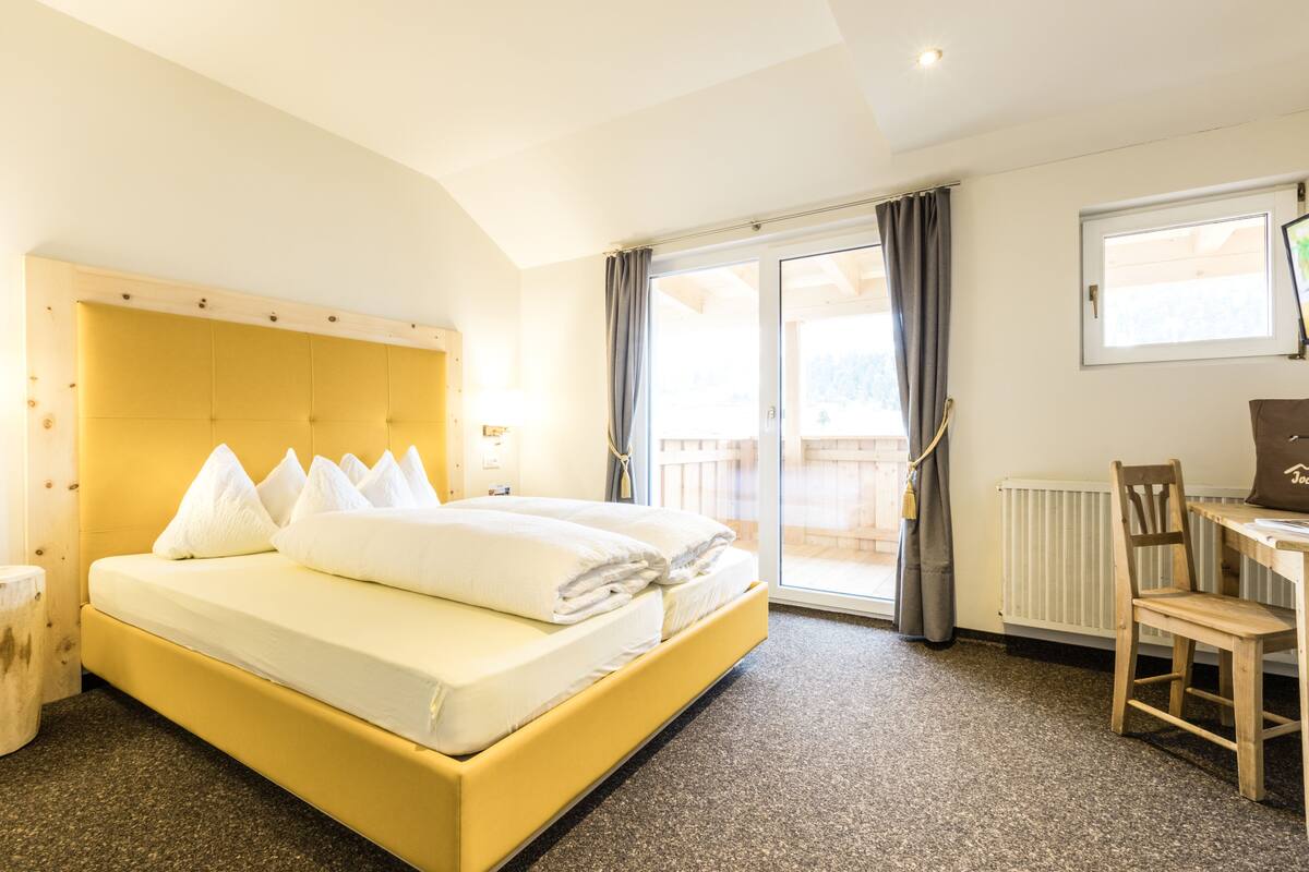 Family Duplex, 1 Bedroom, Balcony, Mountain View | Hypo-allergenic bedding, down duvets, minibar, in-room safe