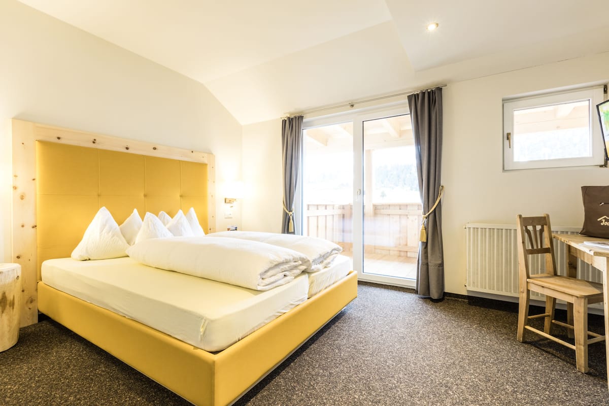 Alloggio familiare su due livelli, 1 camera da letto, balcone, vista montagna | Biancheria da letto ipoallergenica, copriletto in piuma, minibar