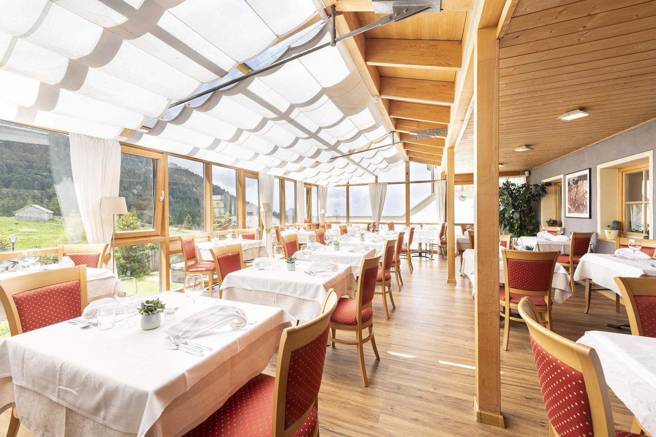 Breakfast, lunch, dinner served; local cuisine, pool views 