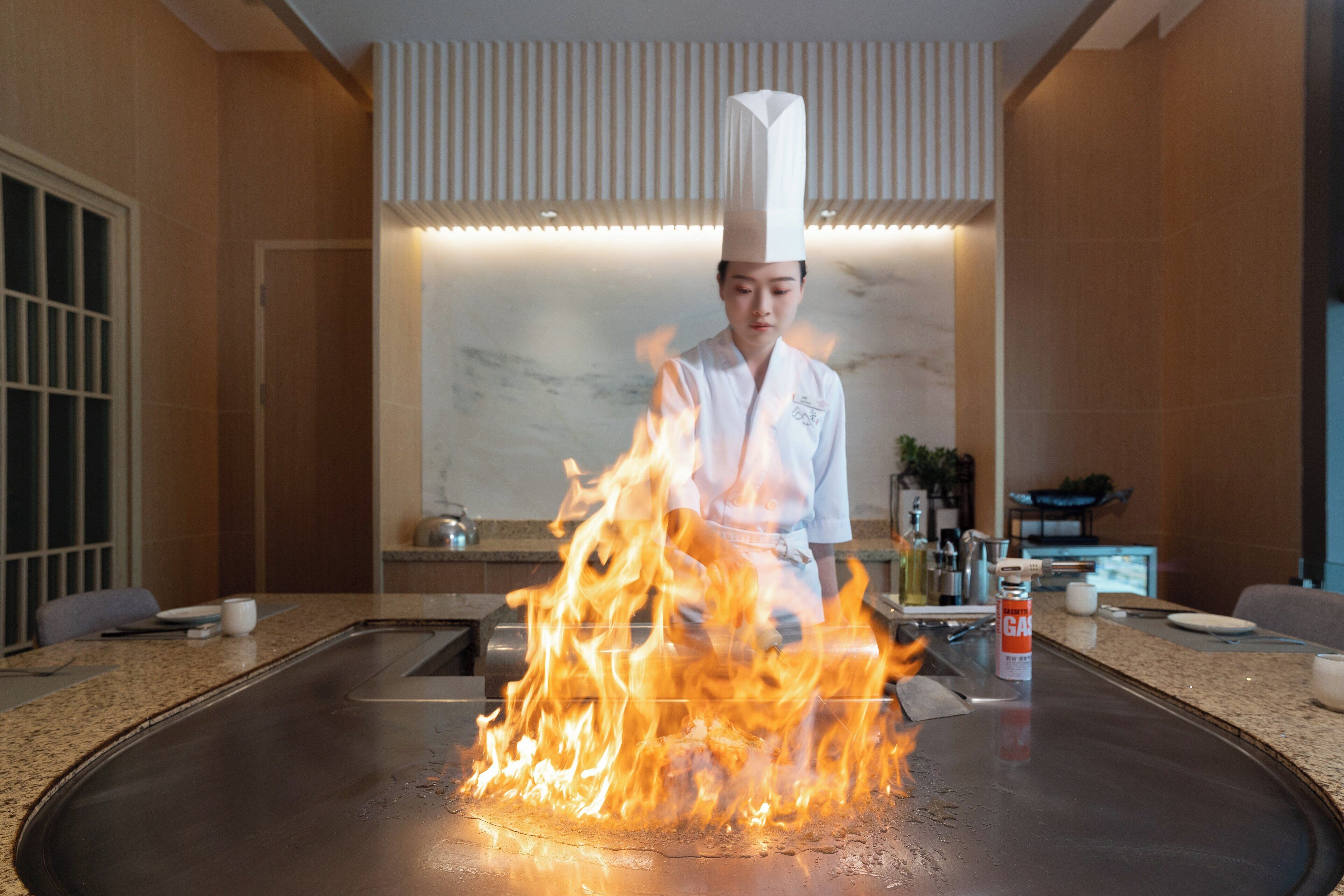 3 间餐厅，供应早餐、午餐和晚餐，国际美食