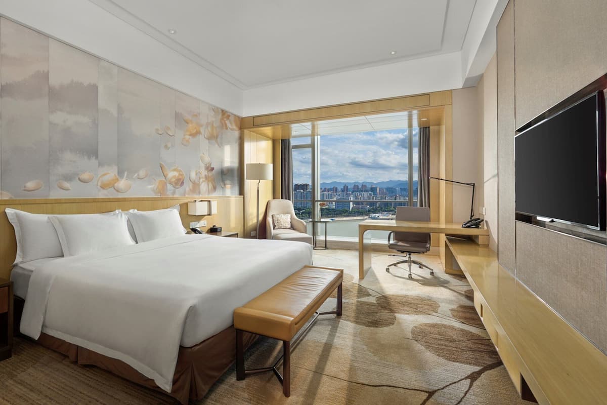 Upgrated Standard | In-room safe, desk, laptop workspace, blackout drapes