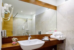 Comfort Double Room | Bathroom | Shower, free toiletries, hair dryer, slippers - Hotel Festival (Sarajevo)