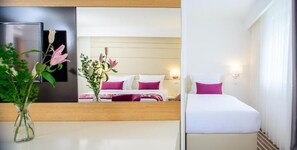 Hochwertige Bettwaren, Minibar, Zimmersafe, Schreibtisch