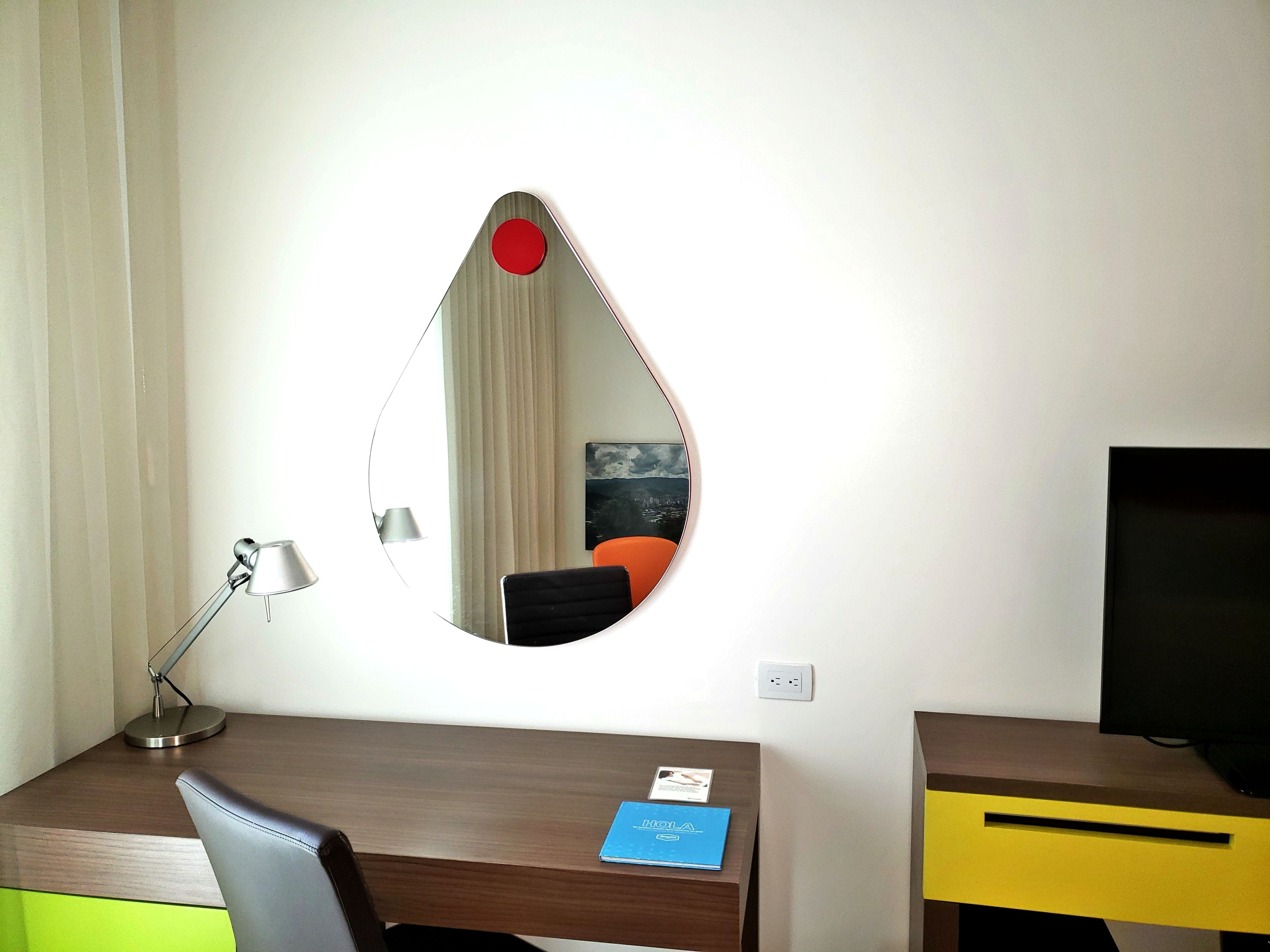 room, 1 queen bed | hypo-allergenic bedding, in-room safe, desk, laptop workspace