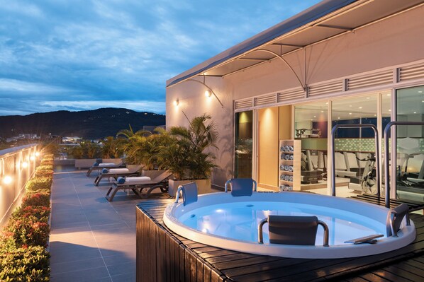 Bain à remous extérieur