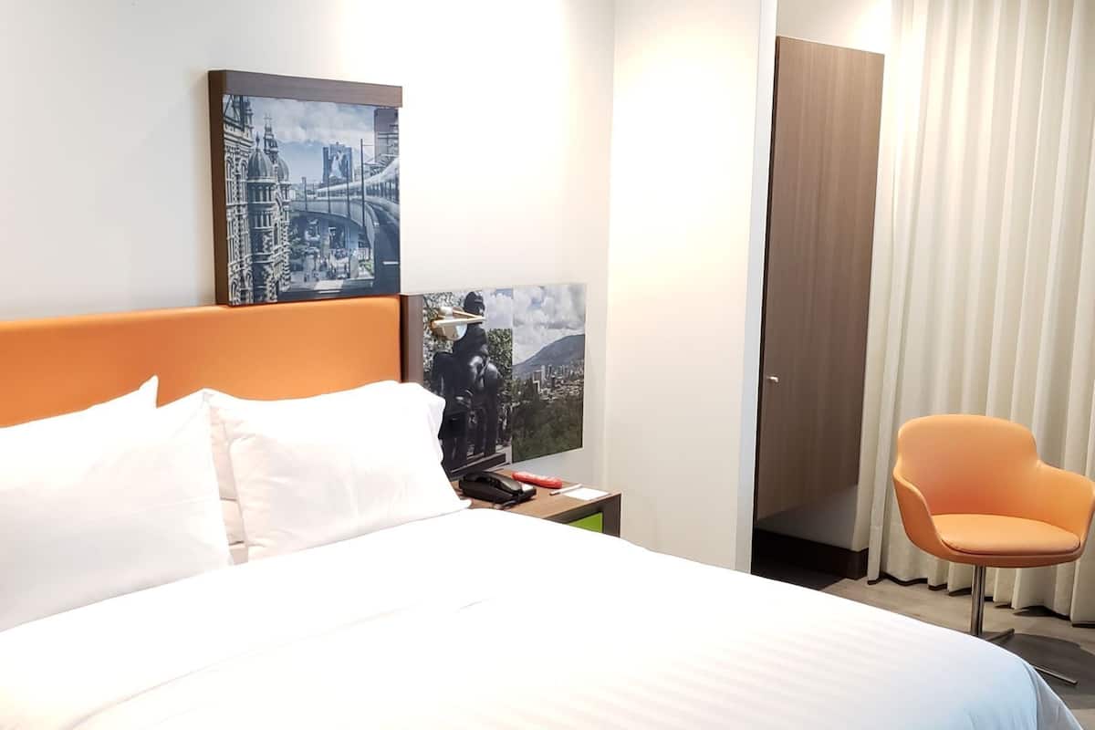 Hypo-allergenic bedding, in-room safe, desk, laptop workspace