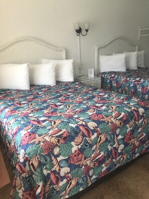 Quarto conforto, 2 camas Queen, cozinha americana | Wi-Fi de cortesia, roupa de cama