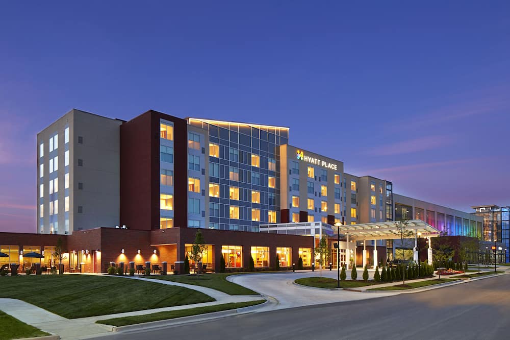 luxury hotels in Lansing